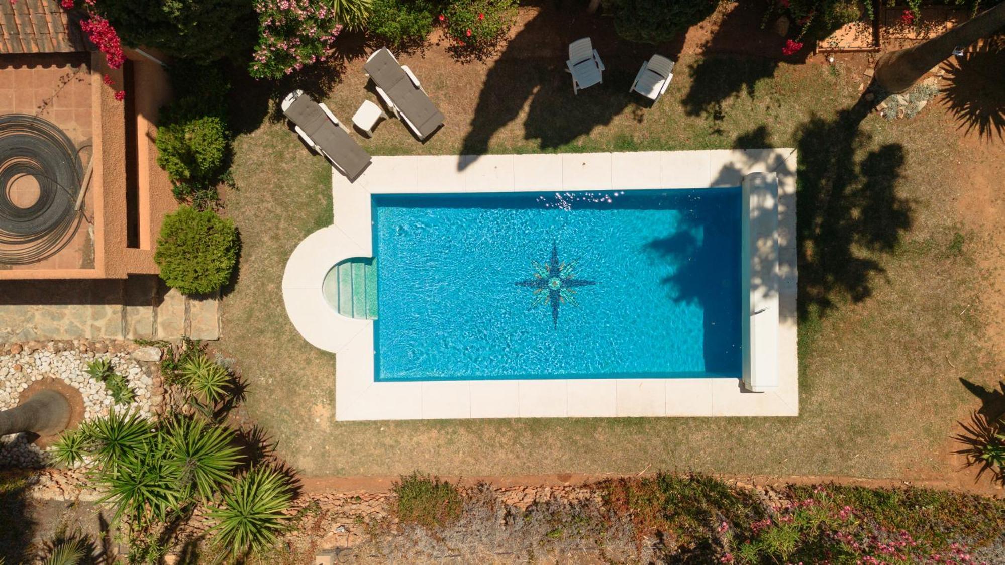 Pina - A Retreat Among Palm Trees, With A Private Pool And Barbecue In Elviria, *
