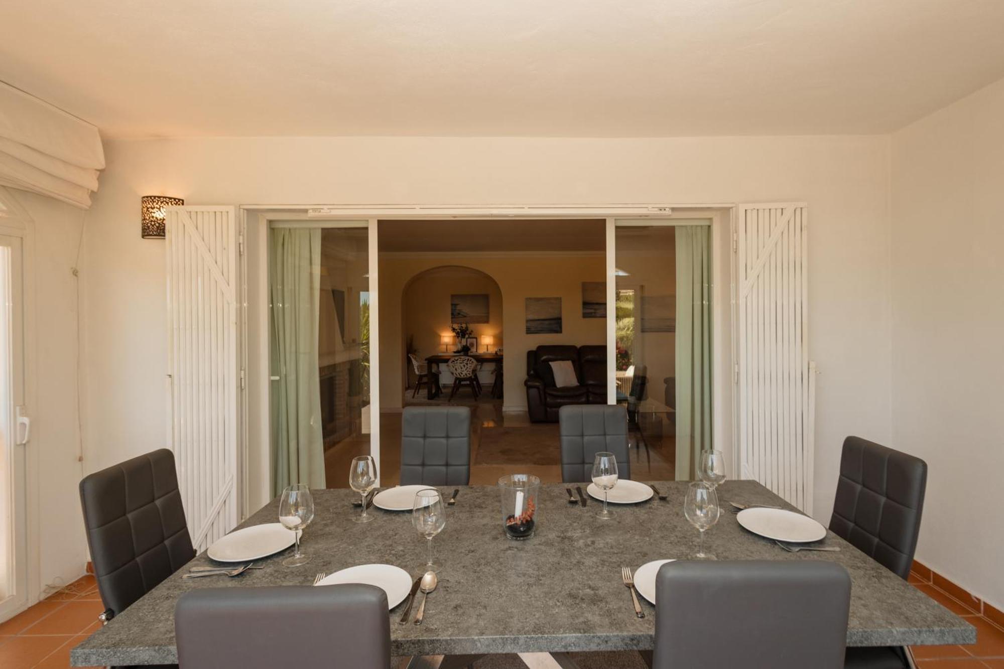 Pina - A Retreat Among Palm Trees, With A Private Pool And Barbecue In Elviria, Villa *