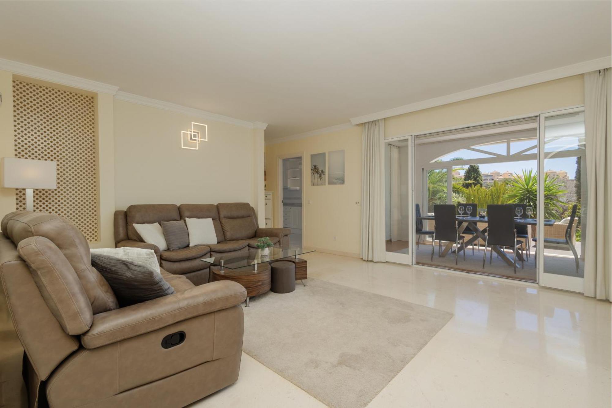 Pina - A Retreat Among Palm Trees, With A Private Pool And Barbecue In Elviria, * Marbella