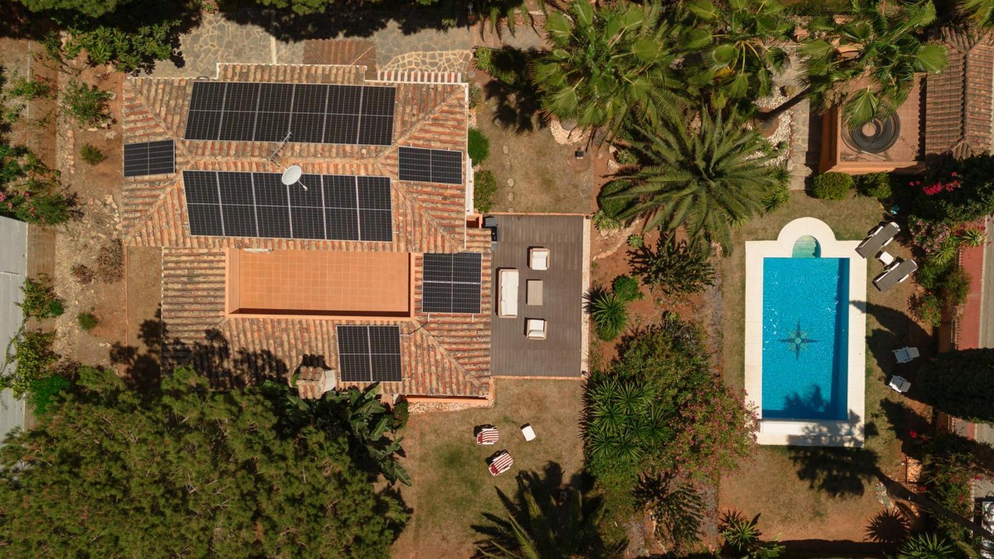 Villa Pina - A Retreat Among Palm Trees, With A Private Pool And Barbecue In Elviria, *