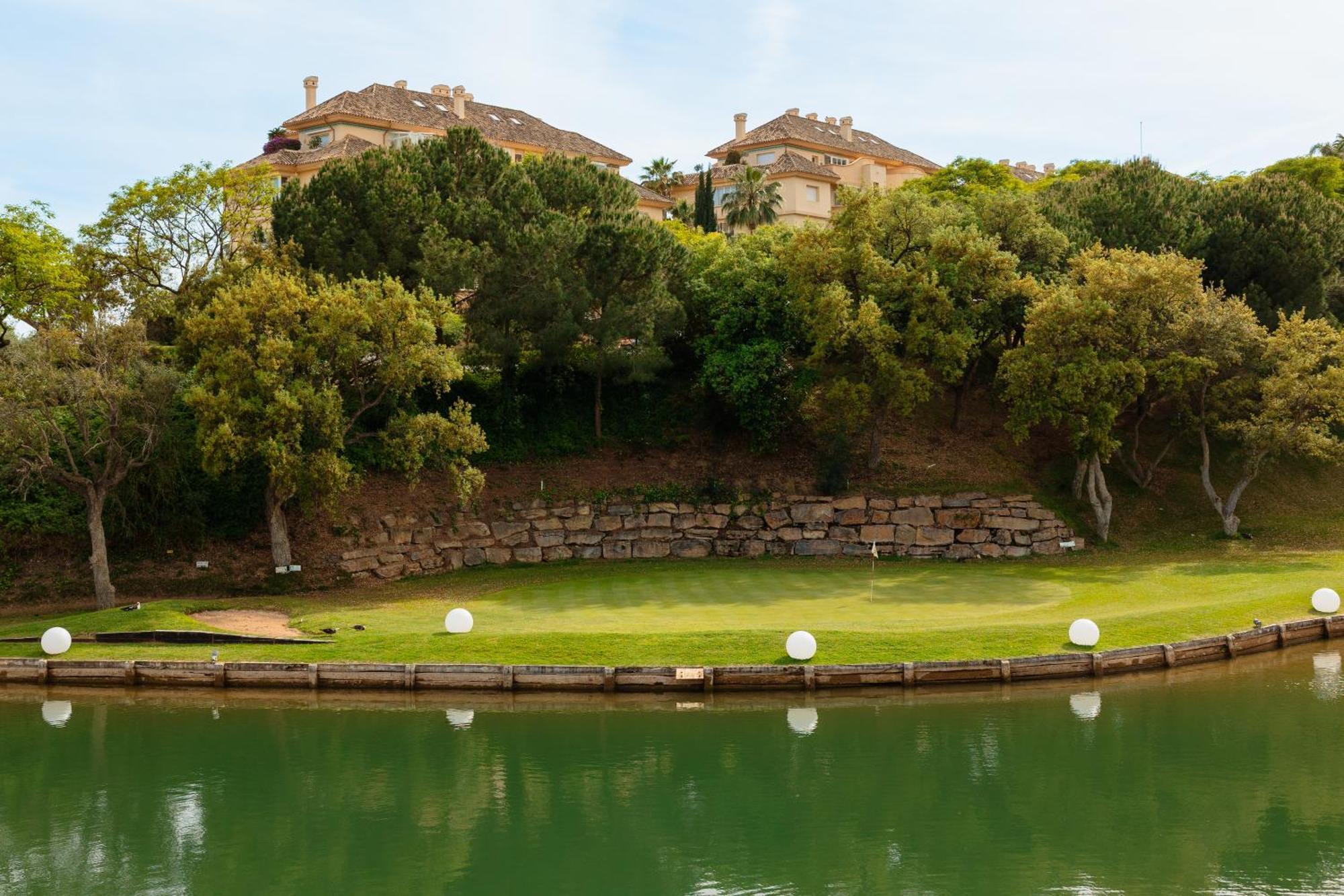 Pina - A Retreat Among Palm Trees, With A Private Pool And Barbecue In Elviria, * Marbella