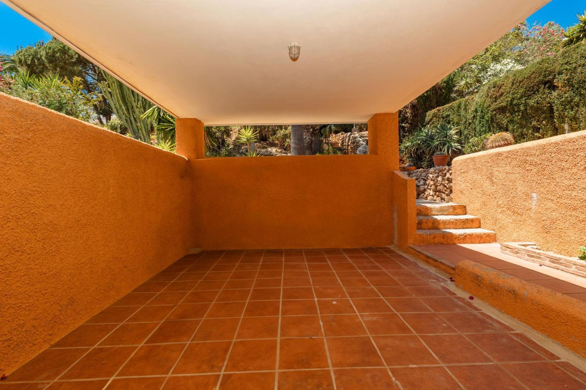 Pina - A Retreat Among Palm Trees, With A Private Pool And Barbecue In Elviria, Villa