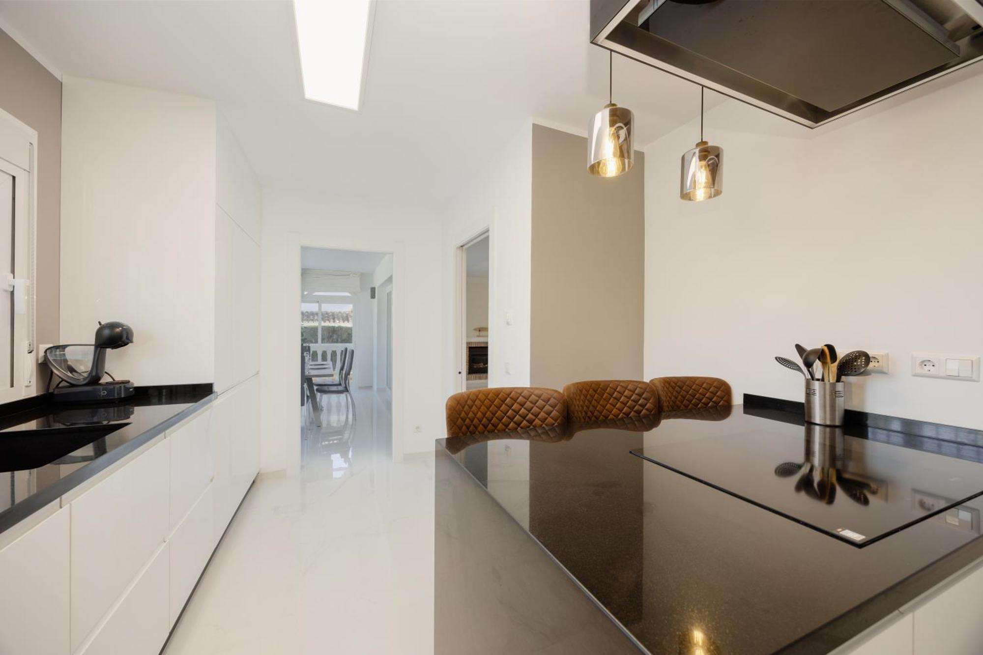 Pina - A Retreat Among Palm Trees, With A Private Pool And Barbecue In Elviria, *