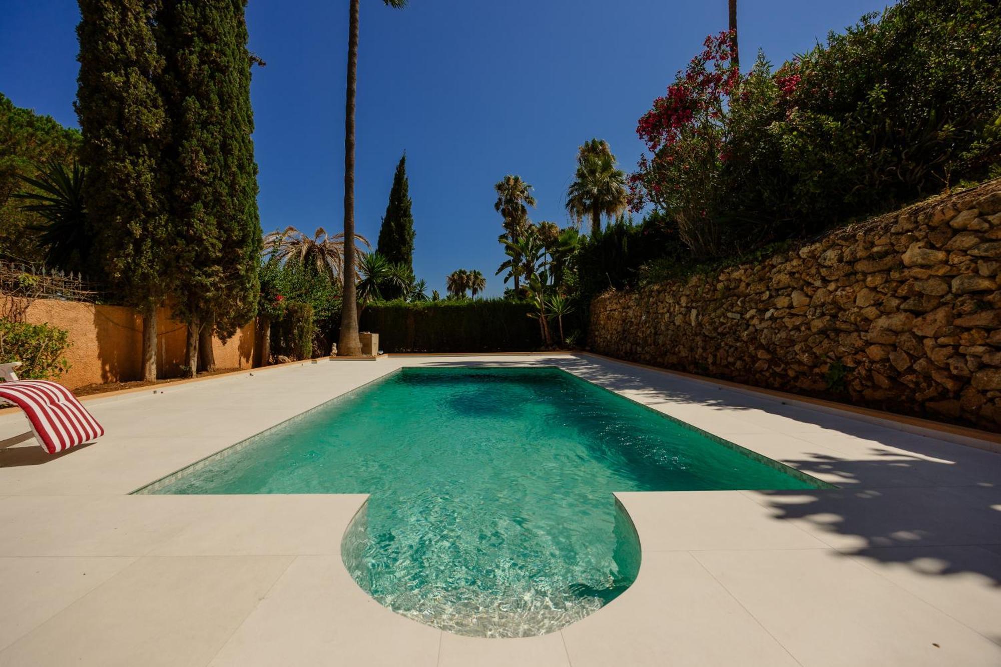 Pina - A Retreat Among Palm Trees, With A Private Pool And Barbecue In Elviria, Villa Marbella